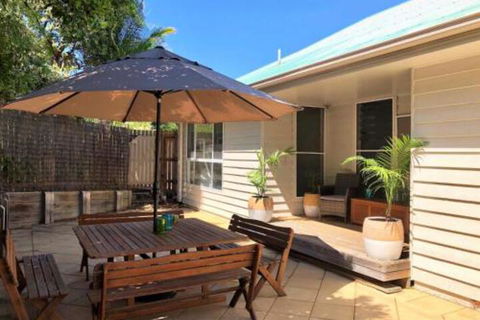 MAGIC BEACH HOUSE PET FRIENDLY - Mackay Tourism 0