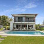 WATERFRONT HOME BORDERING MOOLOOLABA - Mackay Tourism 0