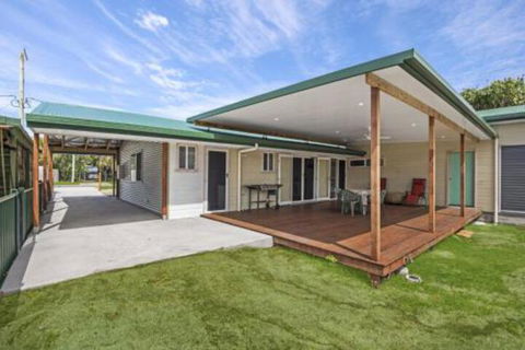 Beach Shack On Towners - Mackay Tourism 0