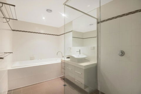 Breakwater Views Apartments - Mackay Tourism 5