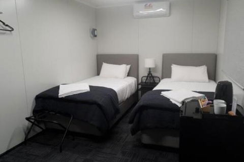 Cornwall House Accommodation - Mackay Tourism 5