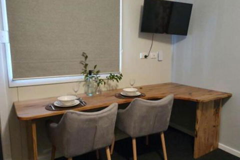 Cornwall House Accommodation - Mackay Tourism 7