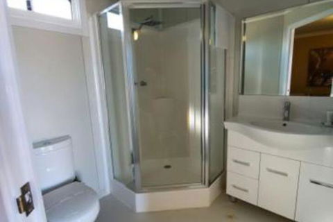 Cornwall House Accommodation - Mackay Tourism 6