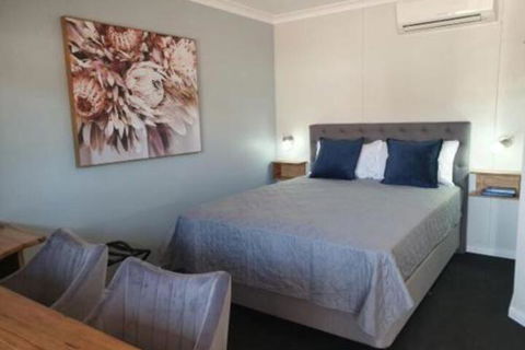 Cornwall House Accommodation - Mackay Tourism 3