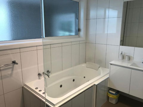 BEACHPOINT COTTAGE - Mackay Tourism 1