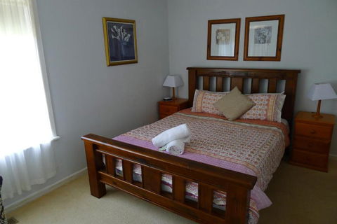 BEACHPOINT COTTAGE - Mackay Tourism 4