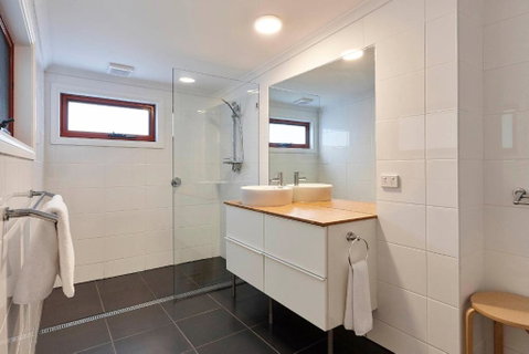 DOLPHIN LOOKOUT COTTAGE Amazing Views Of The Bay Of Fires - Mackay Tourism 1