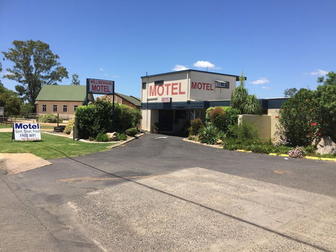 Millmerran Motel - Mackay Tourism 0