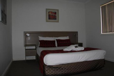 Hibernian Hotel - Mackay Tourism 3