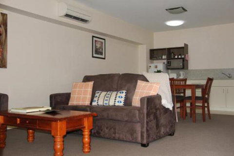 Hibernian Hotel - Mackay Tourism 4