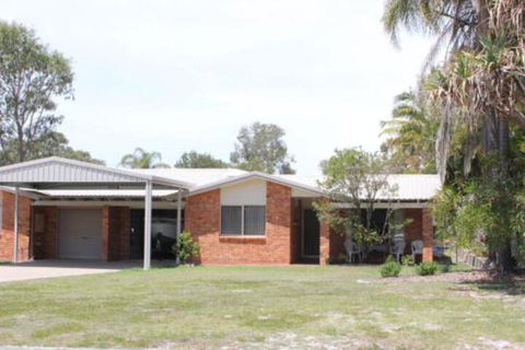 2 51 Carlo Road Rainbow Beach Pets Welcome Air Conditioning Walk To The Shops - Mackay Tourism 3