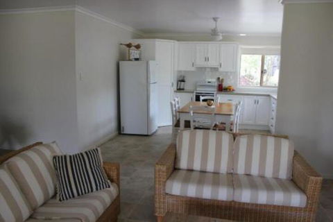 2 51 Carlo Road Rainbow Beach Pets Welcome Air Conditioning Walk To The Shops - Mackay Tourism 2