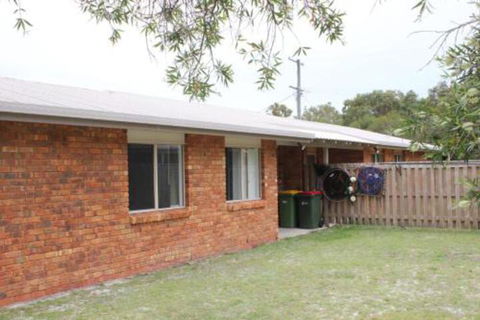 2 51 Carlo Road Rainbow Beach Pets Welcome Air Conditioning Walk To The Shops - Mackay Tourism 4