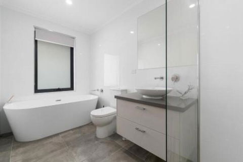 Capel Sound Beachside Luxury - Mackay Tourism 4