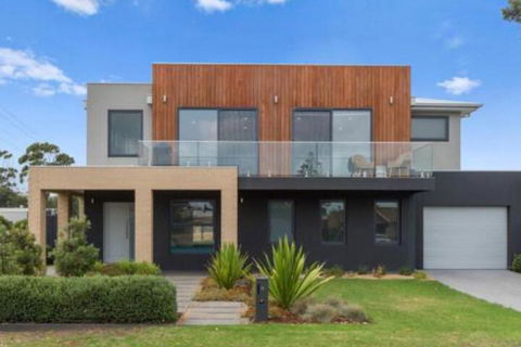Capel Sound Beachside Luxury - Mackay Tourism 6