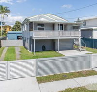 Brighton Waterfront Beach House - Mackay Tourism