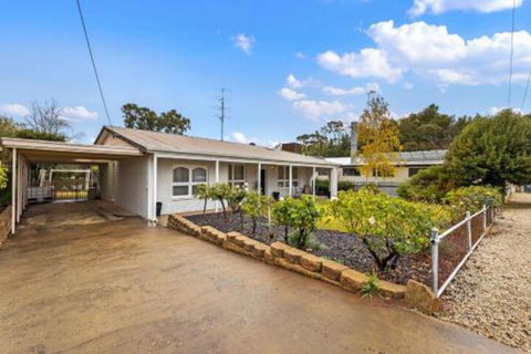 White On Wright Clare - Mackay Tourism 0