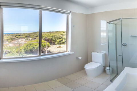 Hanson Bay Wildlife Sanctuary And Cabins - Mackay Tourism 6