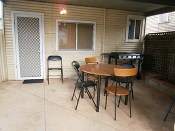 Aussie Bacon & Eggs Cottages - Mackay Tourism 1