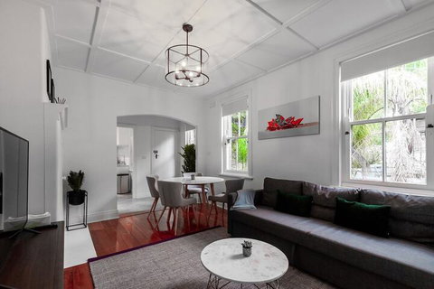 Luxurious Heritage Home With Harbour Bridge Views - Mackay Tourism 5