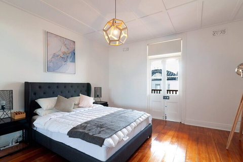 Luxurious Heritage Home With Harbour Bridge Views - Mackay Tourism 7