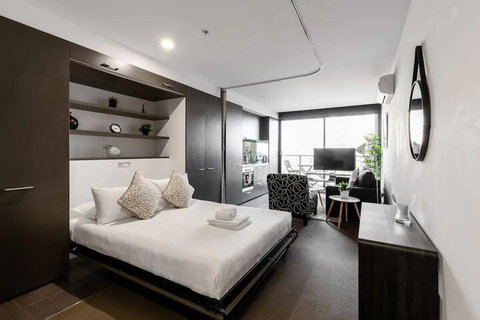 Modern Studio In Heart Of Lively Chapel Street - Mackay Tourism 5
