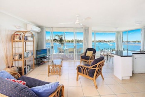 Amazing Waterfront Views Sunshine Coast H330 - Mackay Tourism 0