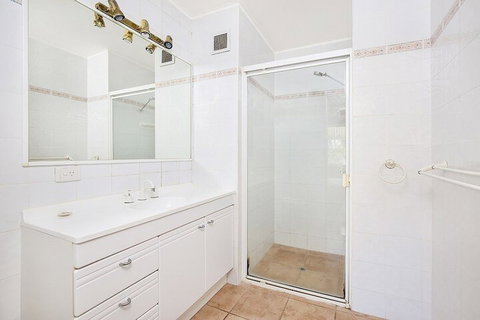 Amazing Waterfront Views Sunshine Coast H330 - Mackay Tourism 3