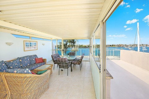 Amazing Waterfront Views Sunshine Coast H330 - Mackay Tourism 7
