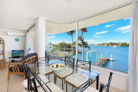 Amazing Waterfront Views Sunshine Coast H330 - Mackay Tourism 6