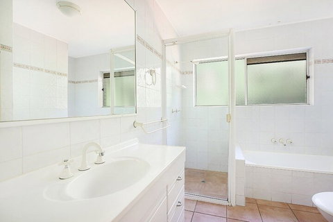 Amazing Waterfront Views Sunshine Coast H330 - Mackay Tourism 5