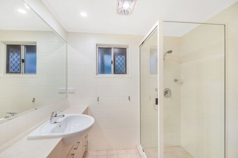 Summer Place - 24 Shearwater Street - Mackay Tourism 3