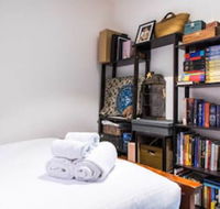 Eclectic 1 Bedroom South Yarra Hideaway - Mackay Tourism
