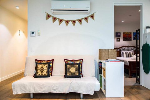Eclectic 1 Bedroom South Yarra Hideaway - Mackay Tourism 2