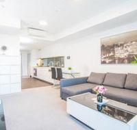 Minimalism Modern Apartment With Water View - Mackay Tourism