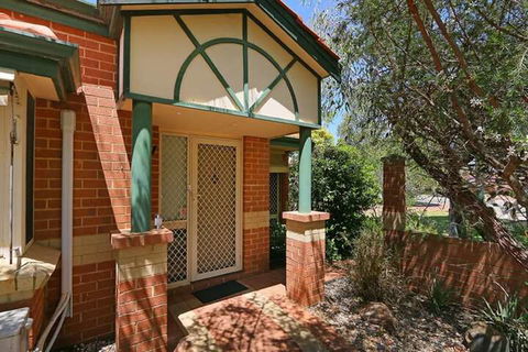 Pleasant 3 Bedroom House With Garden Close To CBD - Mackay Tourism 2