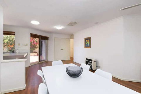 Pleasant 3 Bedroom House With Garden Close To CBD - Mackay Tourism 4