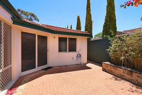 Pleasant 3 Bedroom House With Garden Close To CBD - Mackay Tourism 1