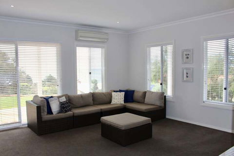 Flinders View Beach House - Mackay Tourism 6