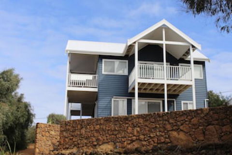 Flinders View Beach House - Mackay Tourism 0