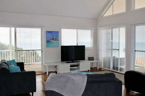 Flinders View Beach House - Mackay Tourism 5