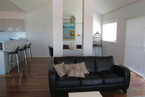 Flinders View Beach House - Mackay Tourism 4