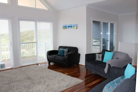 Flinders View Beach House - Mackay Tourism 1