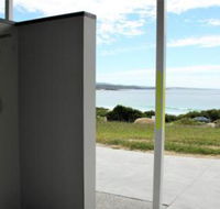 BEACHHOUSE BINALONG Luxury waterfront holiday house at Bay of Fires - Mackay Tourism