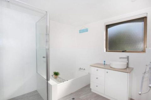 Unit 2 Cooltoro Court 7 Frank Street Coolum Beach 400 BOND LINEN INCLUDED - Mackay Tourism 4
