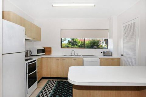 Unit 2 Cooltoro Court 7 Frank Street Coolum Beach 400 BOND LINEN INCLUDED - Mackay Tourism 1