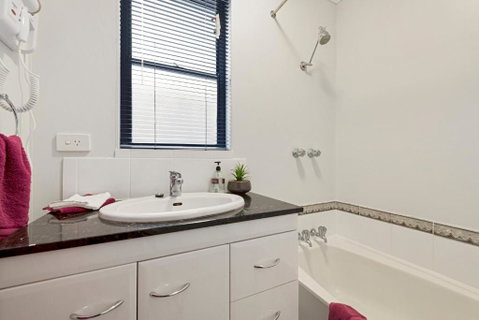 Aruba Apartments - Mackay Tourism 4