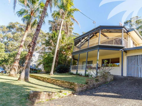 Picturesque Lizzie Palms 1 - Mackay Tourism 5