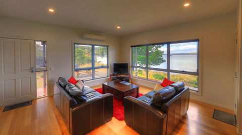 Tides Reach - Essentially Tas Dover - Mackay Tourism 5