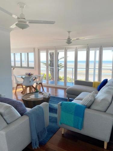 Happy Tides Beachfront Holiday Home - Mackay Tourism 4